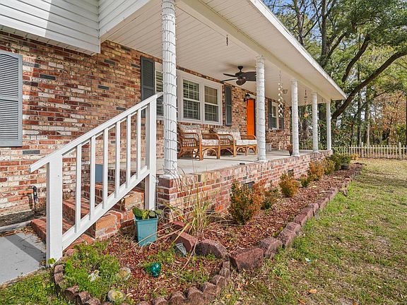 2nd image of 408 Rosemary St.