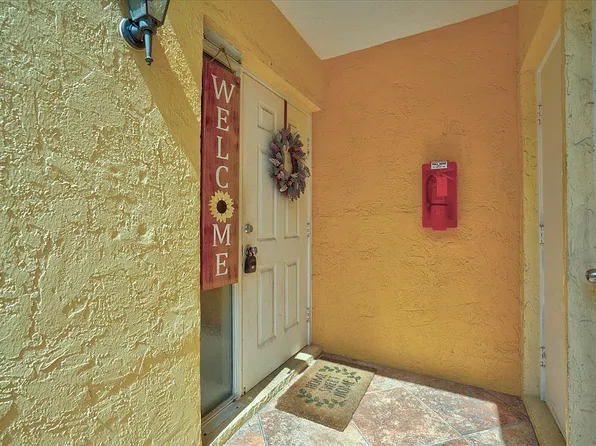 178 Waterside Dr, Hypoluxo, FL 33462
