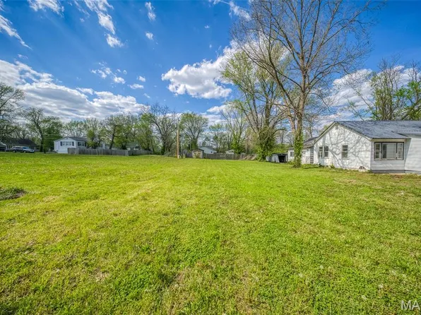 315 E Eldon St, Saint James, MO 65559