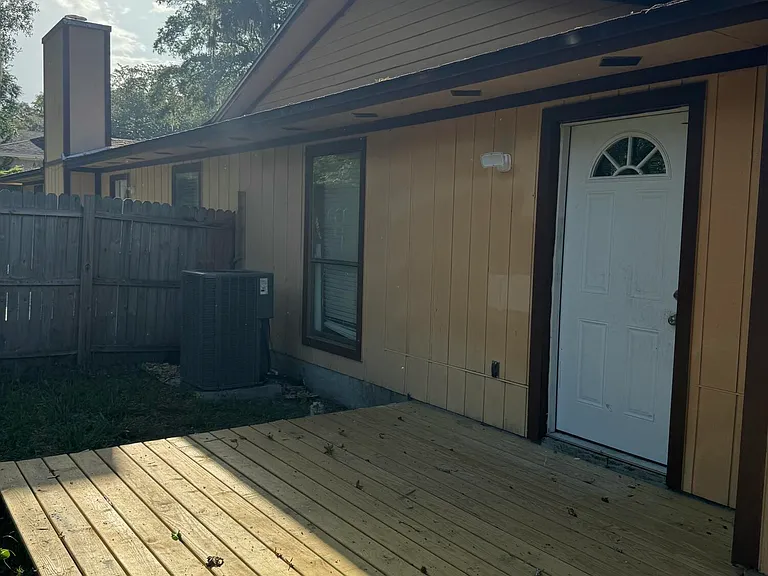 7528 Jasper Ave — Photo 12