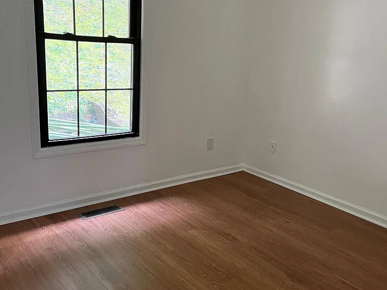 425 W Chestnut St — Photo 8