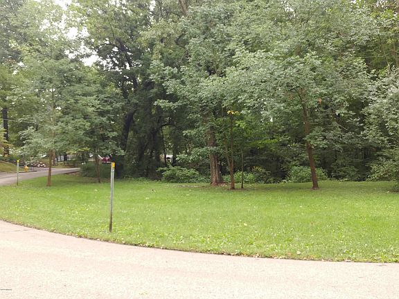 5th image of 320 Horseshoe Ct