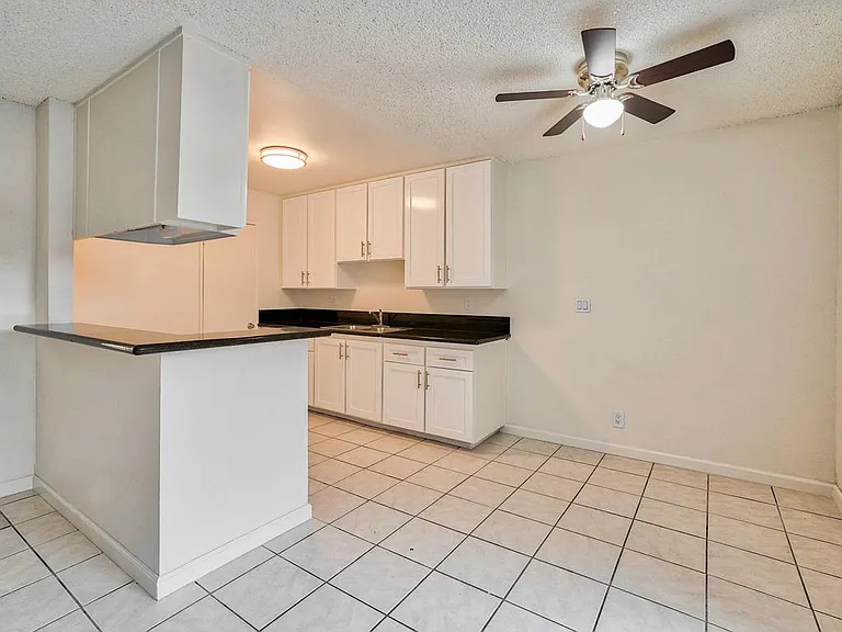 Lotus Gardens Apartments — Photo 13