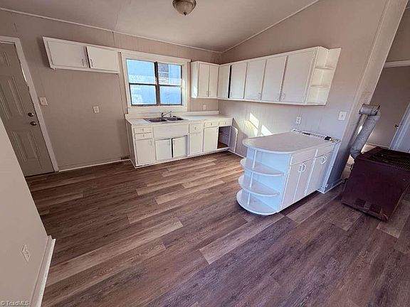 2nd image of 412 Meredith St