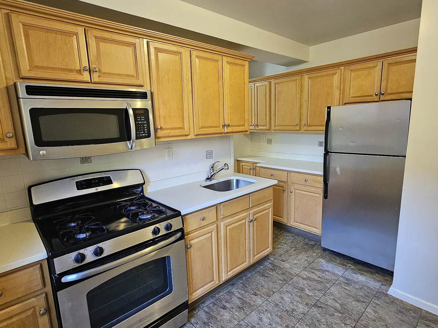 Glenbrook Rd, Stamford — Photo 1