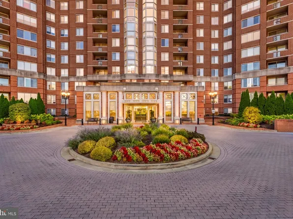 5809 Nicholson Ln APT 305, Rockville, MD 20852