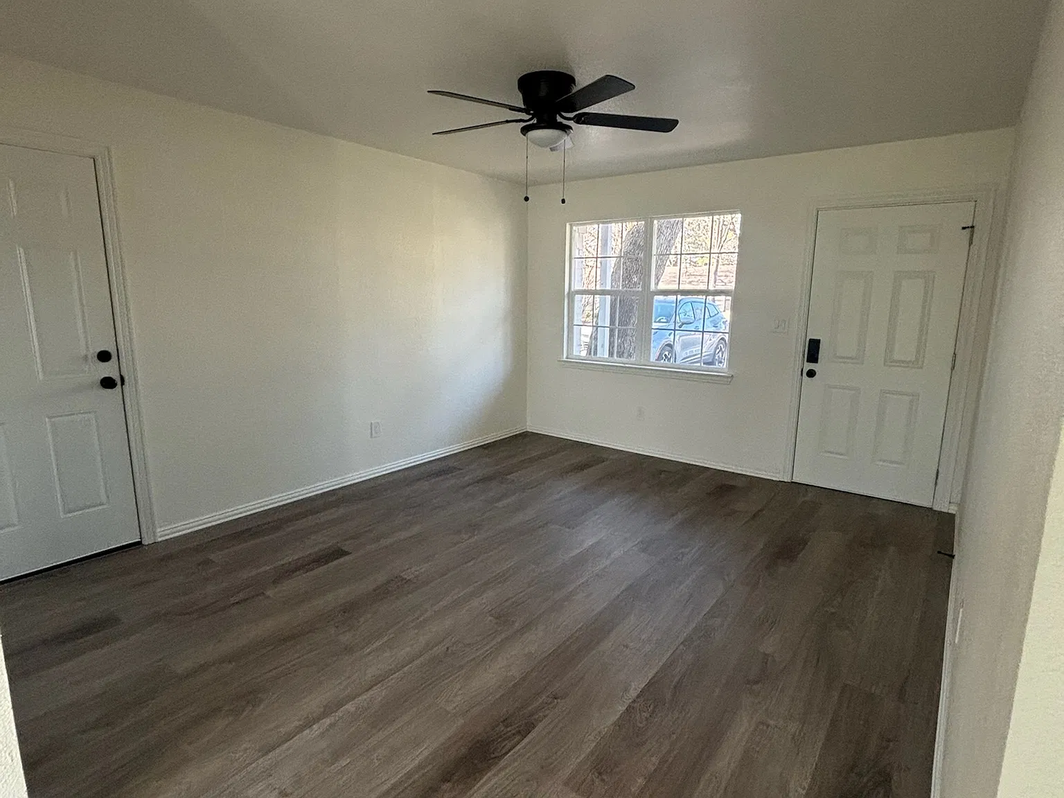 3 bed, 1.5 bath, 924 sqft, $2,050 — Photo 4