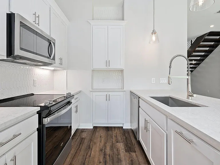 12001 Vista Parke Dr #701 — Photo 8