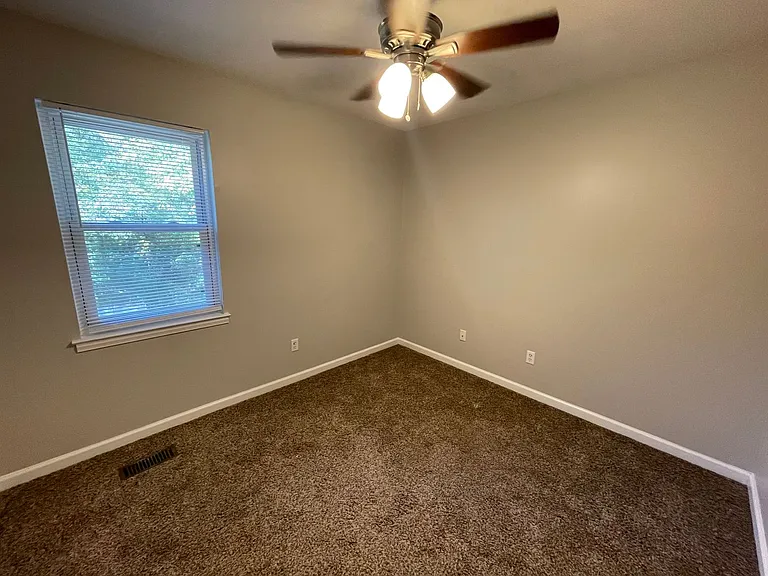 764 Oak Dr E — Photo 9