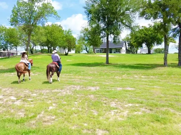 400 Timber Wild Dr, Weatherford, TX 76087