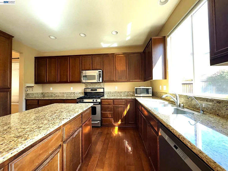 1669 Marina Way — Photo 12