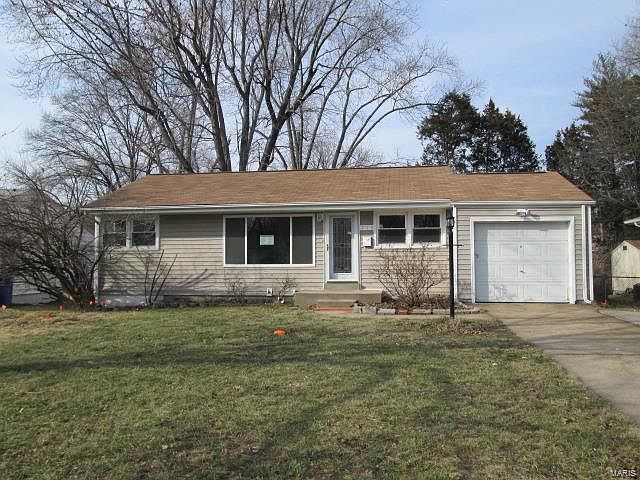 1st image of 215 Saint Regis Ln