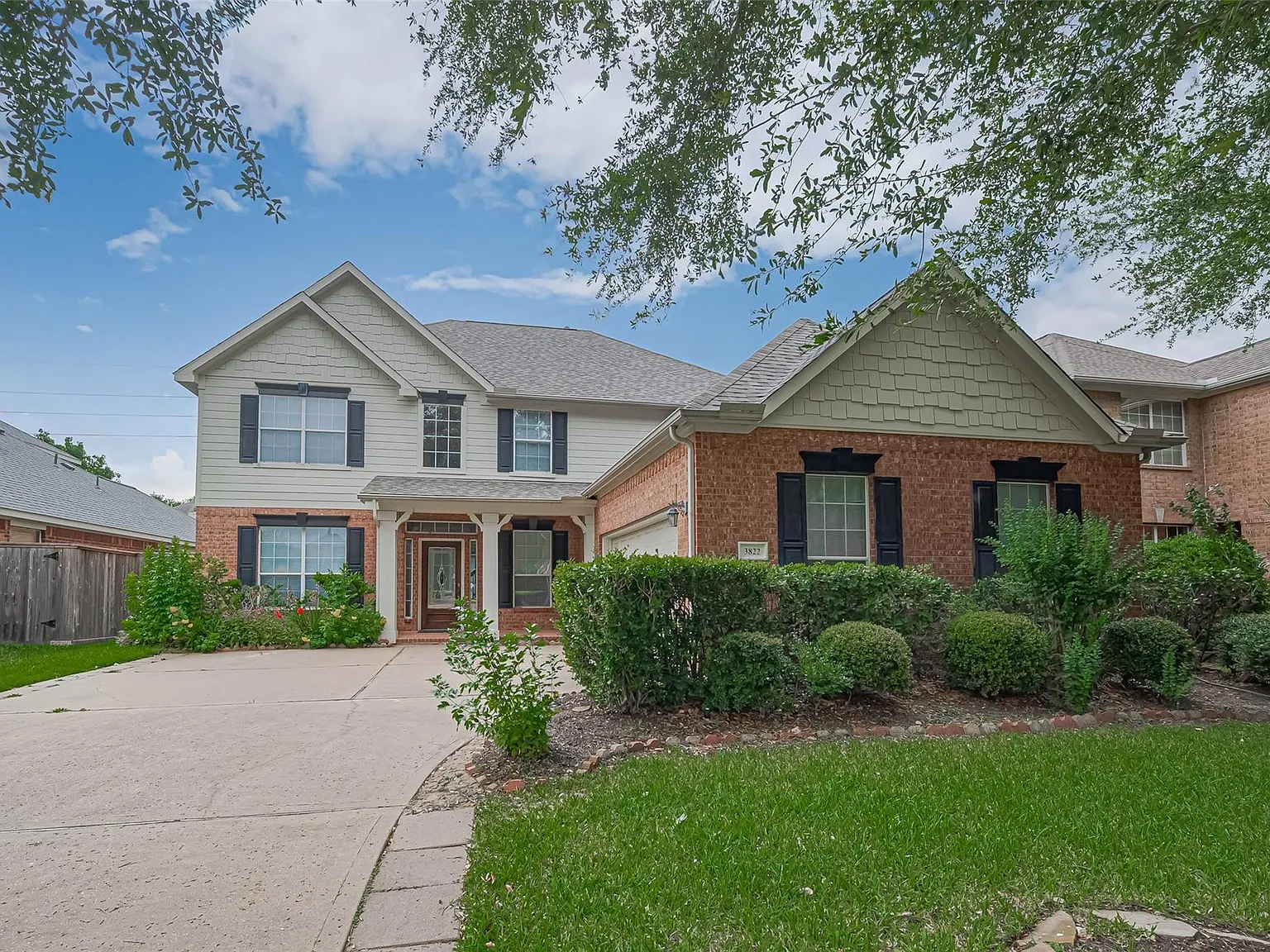 6 bed, 3.0 bath, 3436 sqft, $3,300 — Photo 2