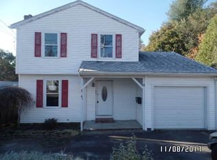 41 Upland St, Worcester, MA 01607