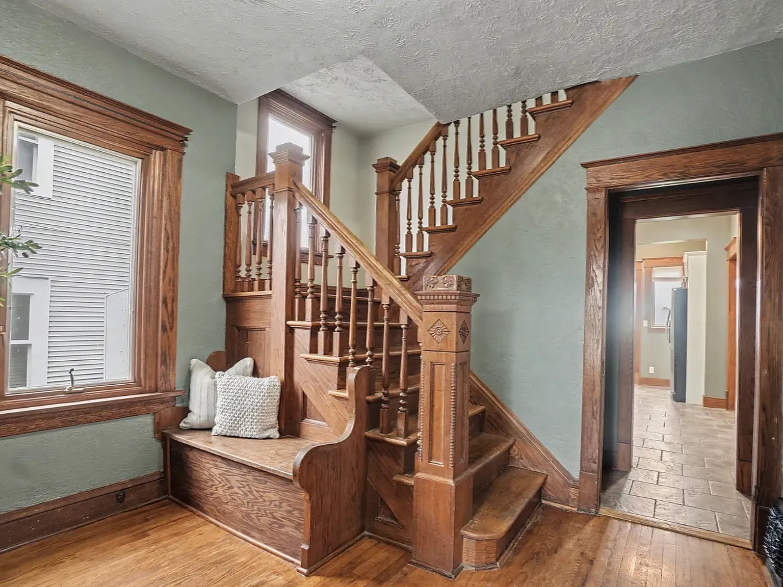 3 bed, 1410 sqft, $2,100 — Photo 3