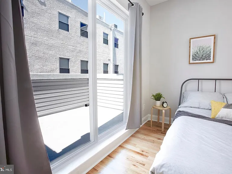1320 S Bancroft St — Photo 12
