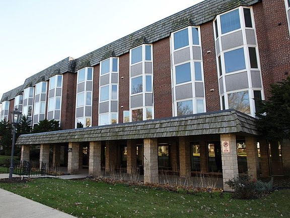 2nd image of 201 Thames Pkwy APT 3J