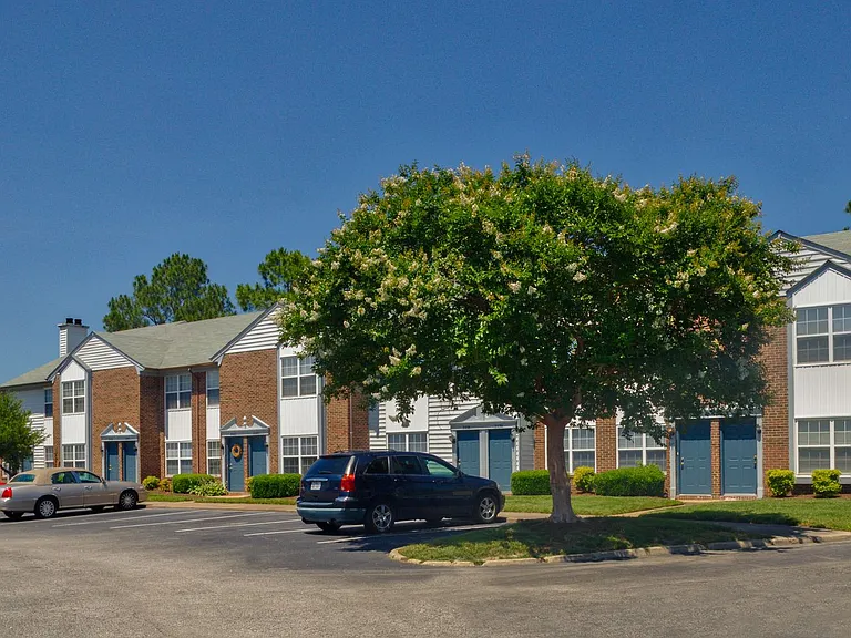 Auburn Place Apartments — Photo 11