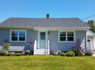8 McKinley Rd, Falmouth, ME 04105