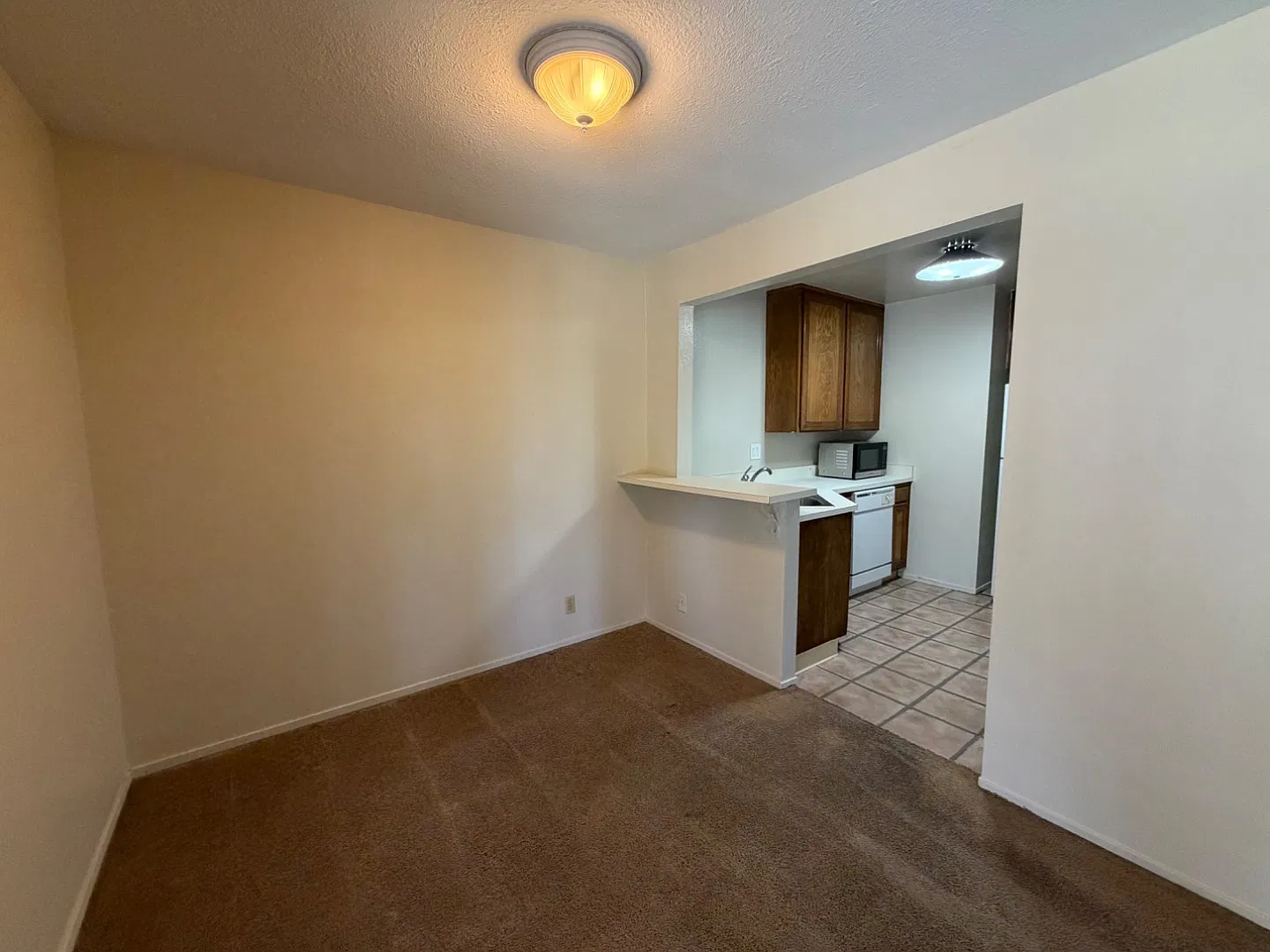 Spacious 2-Bedroom Condo in Prime Santa Clara Location - 2 Car parking spots included, in-unit la... — Photo 4