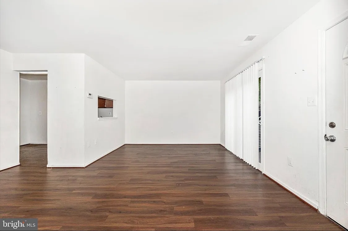 4 bed, 1188 sqft, $2,992 — Photo 3