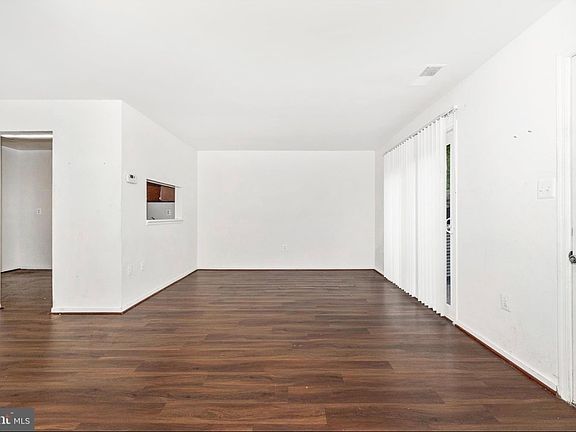 3rd image of 9913 Forest View Pl