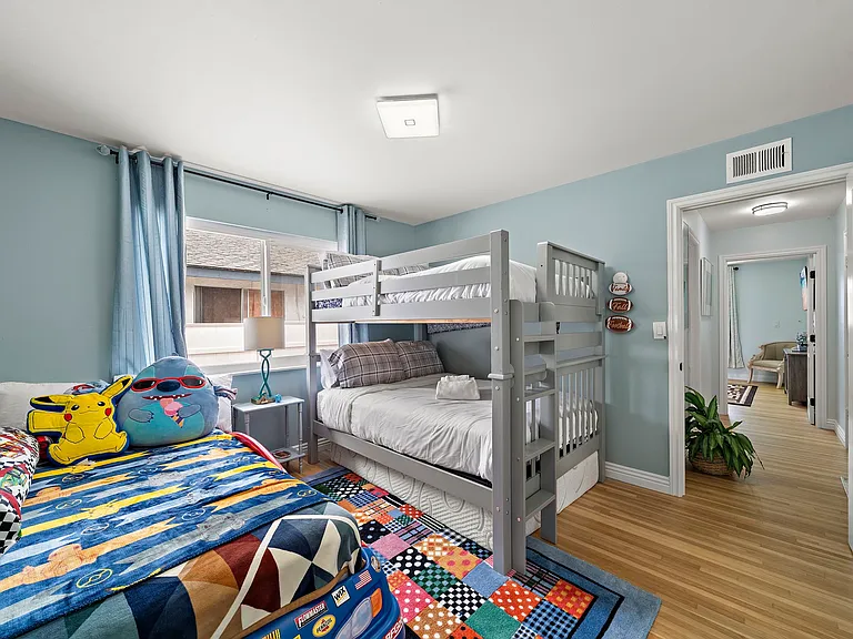 10422 Gilbert St — Photo 18
