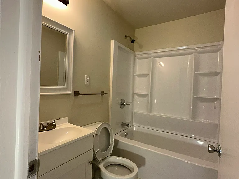 Thornton Court Apartments — Photo 6