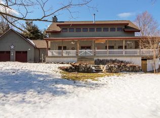 5685 E Amore Rd, Lake Leelanau, MI 49653