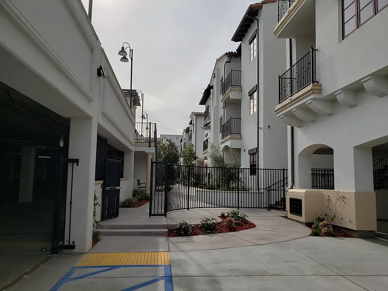 Catalina Luxury Apartments — Photo 15