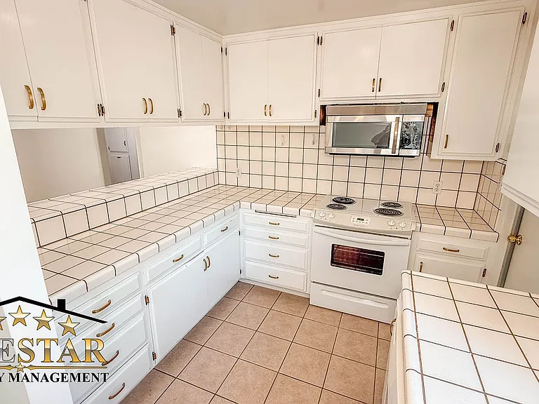 2246 Hasti Acres Dr — Photo 24