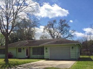 3749 Franklin Ave, Groves, TX 77619