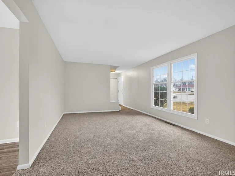 924 E Washington Center Rd — Photo 19