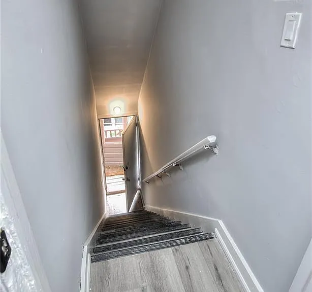 19 Clarence Pl #3 — Photo 3