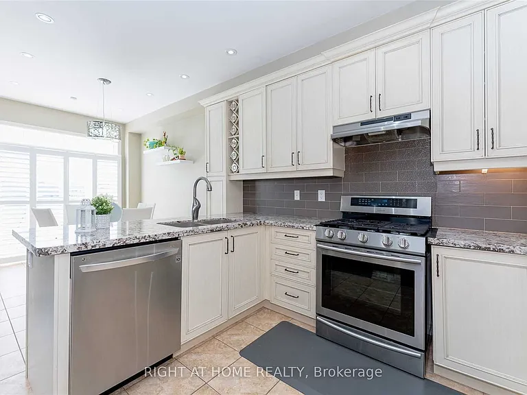 41 Dufay Rd — Photo 20