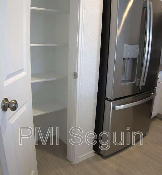 809 Riviera Ct — Photo 8