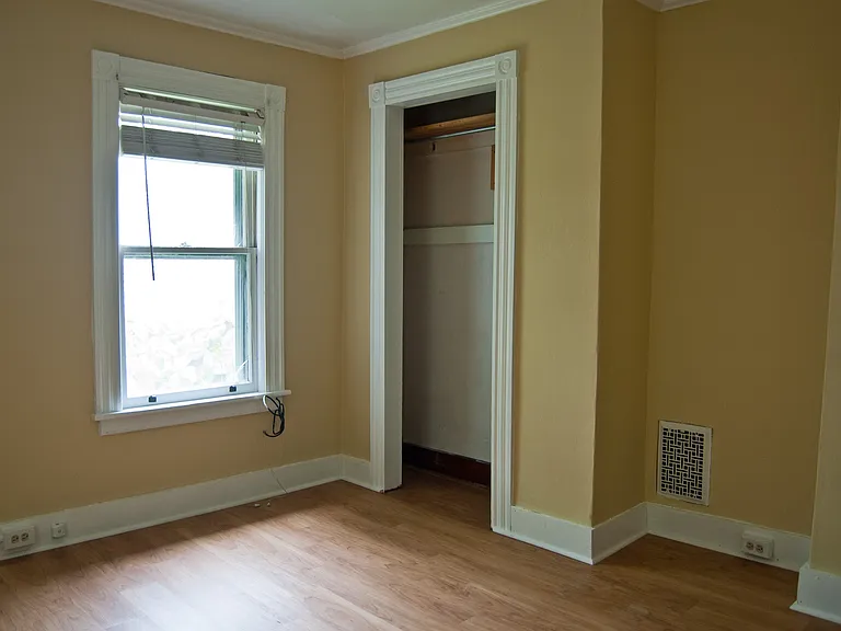 205 Pleasant St — Photo 17