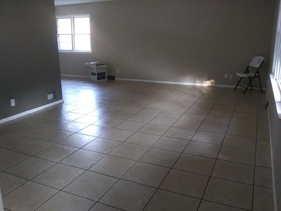 4th image of 1604 Oakes Ave