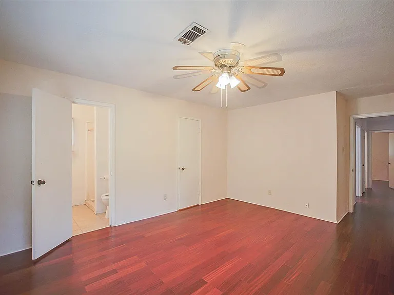 7010 Captain Dr — Photo 21