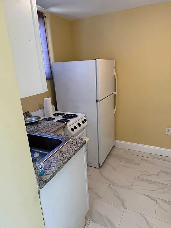 1 bed, 1.0 bath, 400 sqft, $1,300 — Photo 3