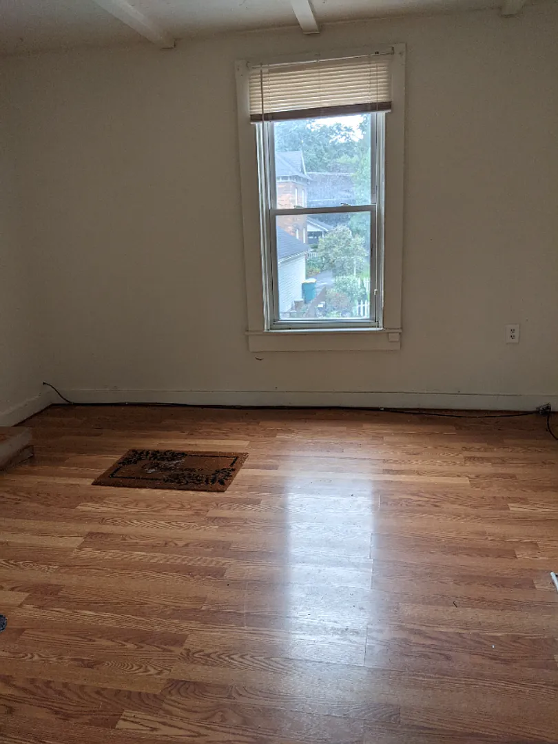 11 Downer St, Upper Rear, Apt 4 — Photo 3