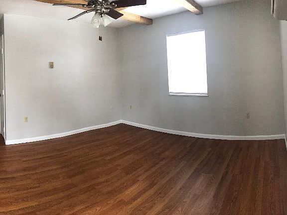 3rd image of 1814 Burrows Blvd