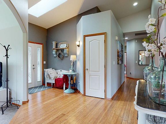 2nd image of 3444 Eastlake Dr