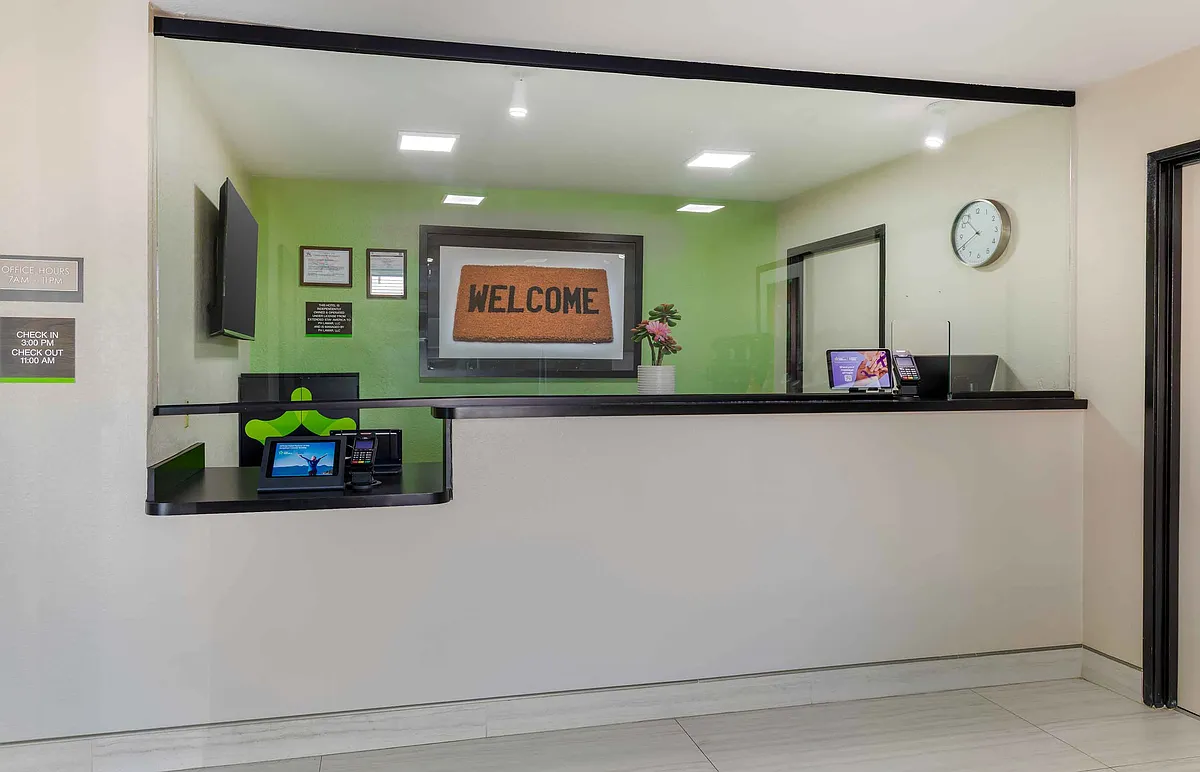 Lobby and Guest Check-in - Arlington - Six Flags