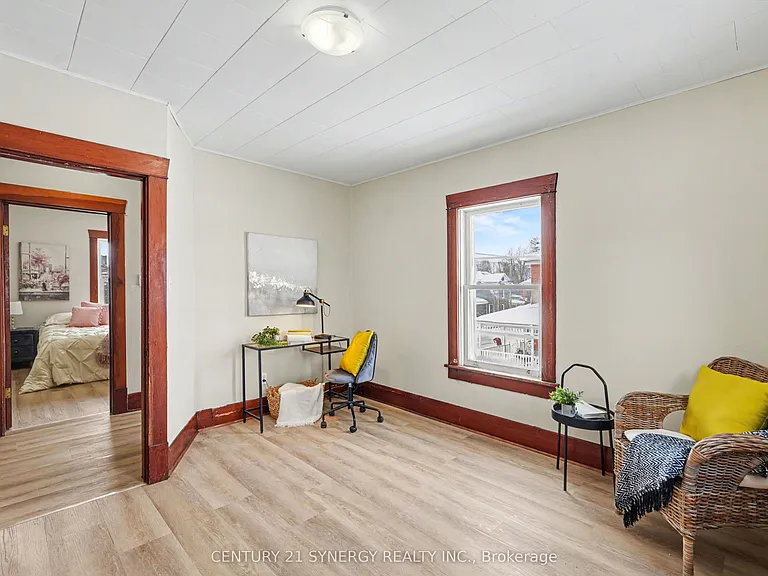 51 McGill St N — Photo 9