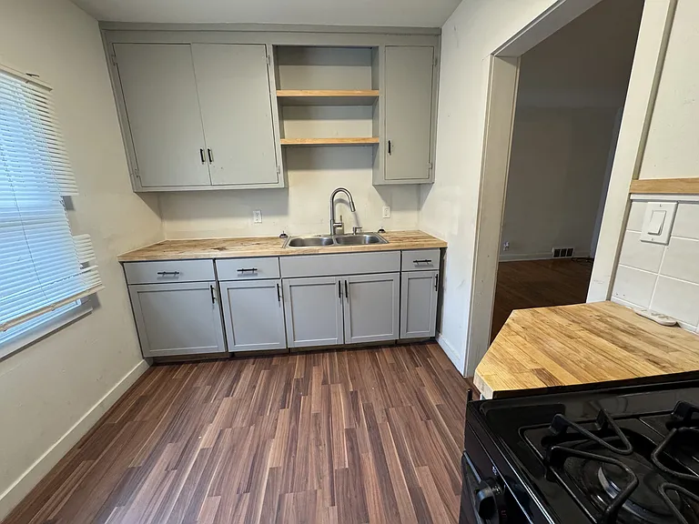 813 3rd Ave #2R — Photo 4