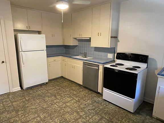 3rd image of 417 W Gramercy Pl #3