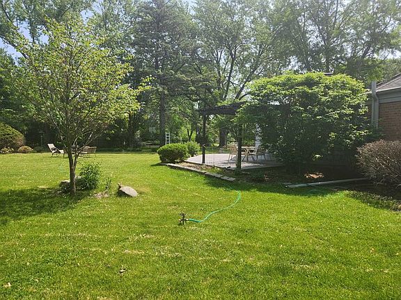 5th image of 300 W Willow Rd