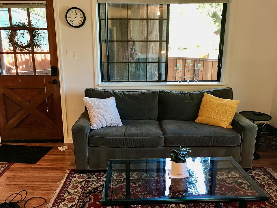 Living room (comes unfurnished)
