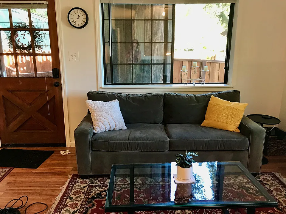 Living room (comes unfurnished)